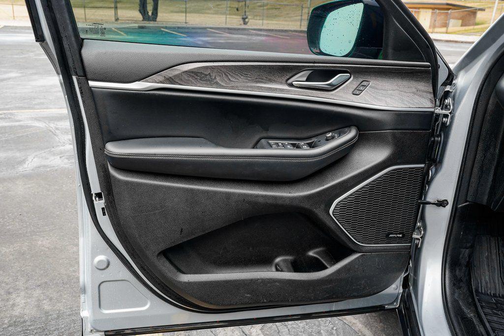 used 2024 Jeep Grand Cherokee car, priced at $26,995