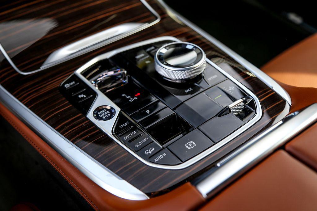 new 2026 BMW X7 car, priced at $105,965