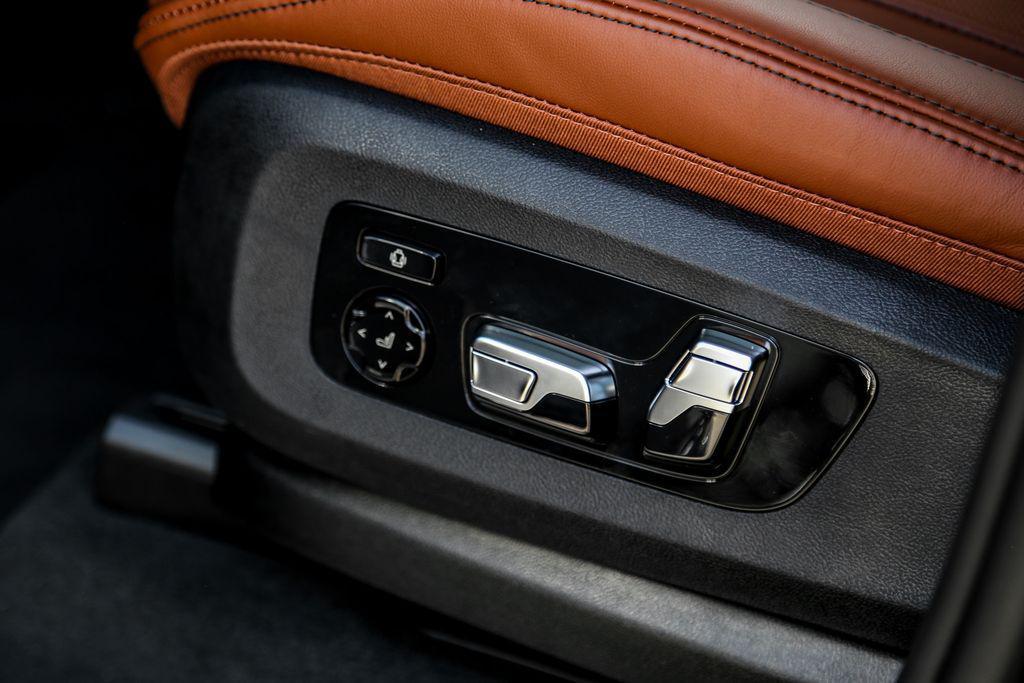 new 2026 BMW X7 car, priced at $105,965