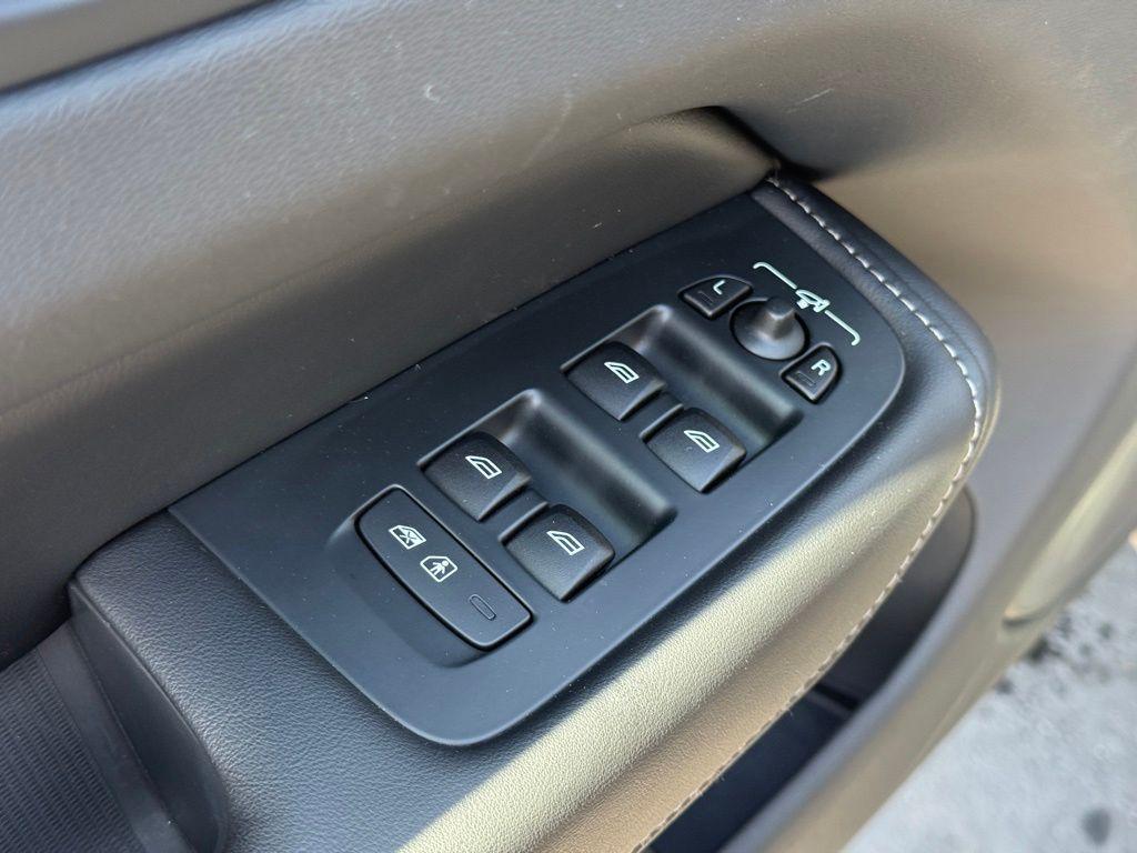 used 2023 Volvo XC60 car, priced at $37,995
