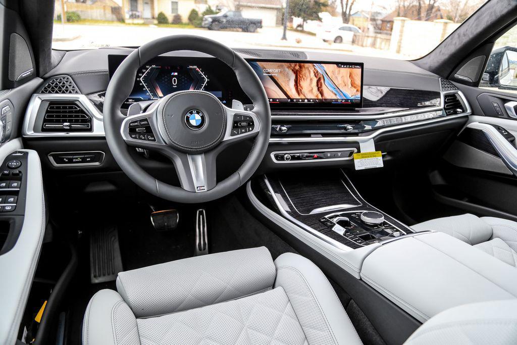new 2026 BMW X7 car, priced at $100,040