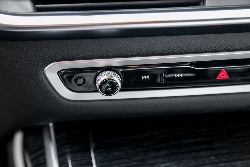 new 2026 BMW X7 car, priced at $100,040