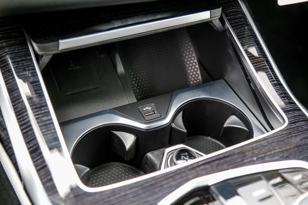 new 2026 BMW X7 car, priced at $100,040