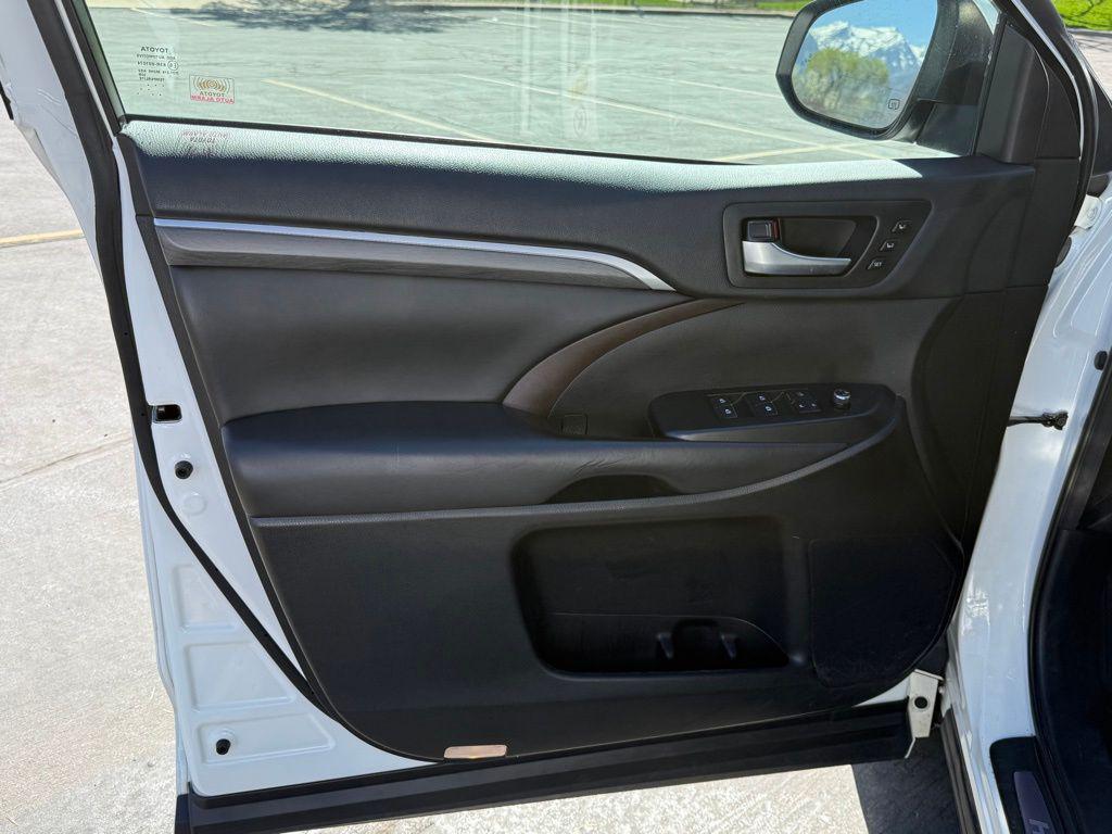 used 2018 Toyota Highlander car, priced at $22,995