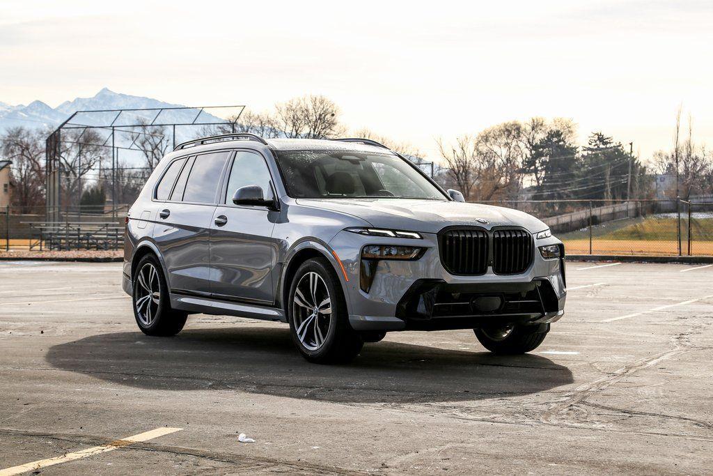 new 2026 BMW X7 car, priced at $105,365