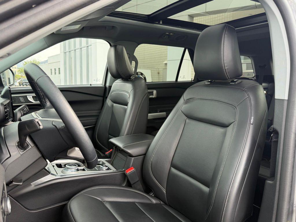used 2023 Ford Explorer car, priced at $30,995