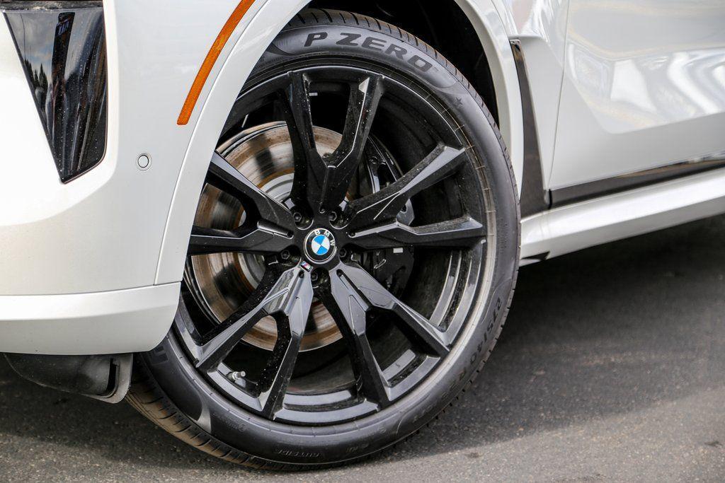 new 2026 BMW X7 car, priced at $100,115