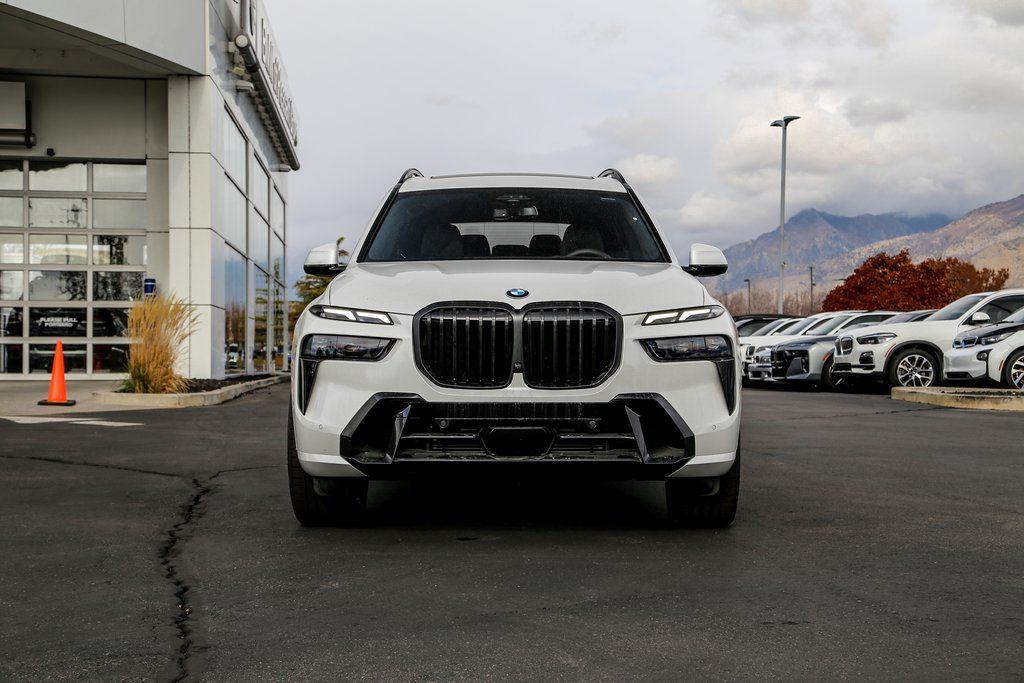 new 2026 BMW X7 car, priced at $100,115