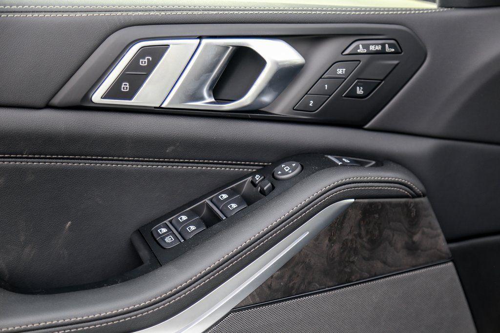 new 2026 BMW X7 car, priced at $100,115