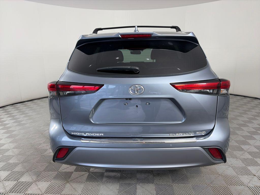 used 2021 Toyota Highlander car, priced at $34,999