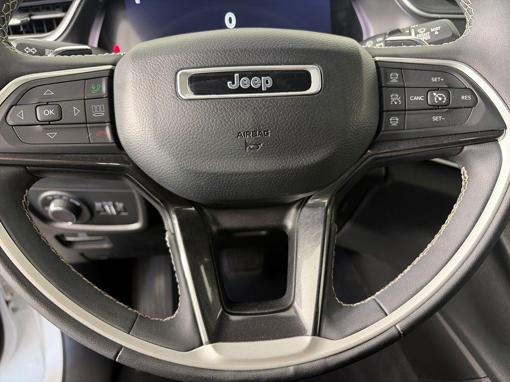 used 2023 Jeep Grand Cherokee car, priced at $32,999