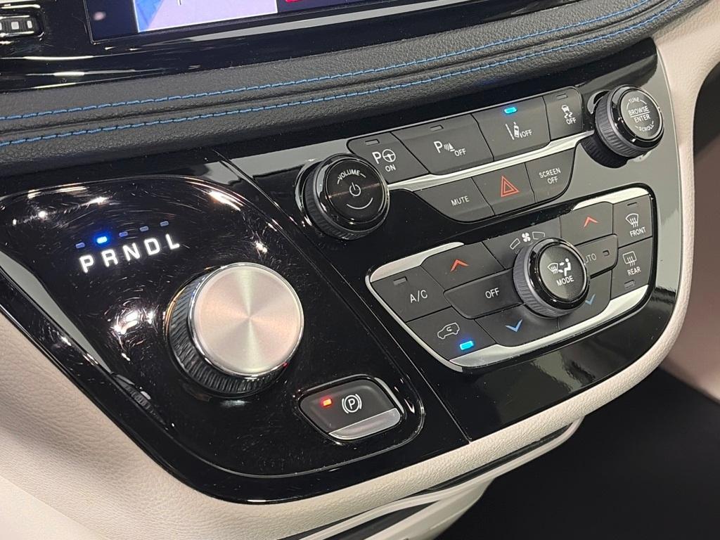 used 2021 Chrysler Pacifica Hybrid car, priced at $19,791