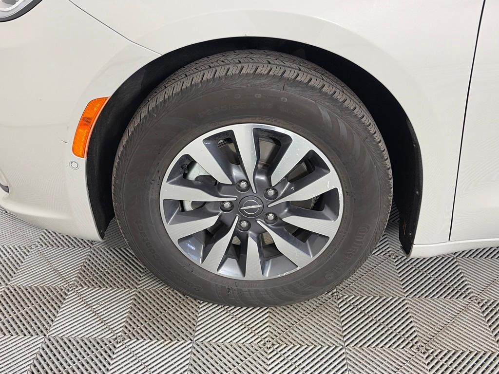 used 2021 Chrysler Pacifica Hybrid car, priced at $20,691