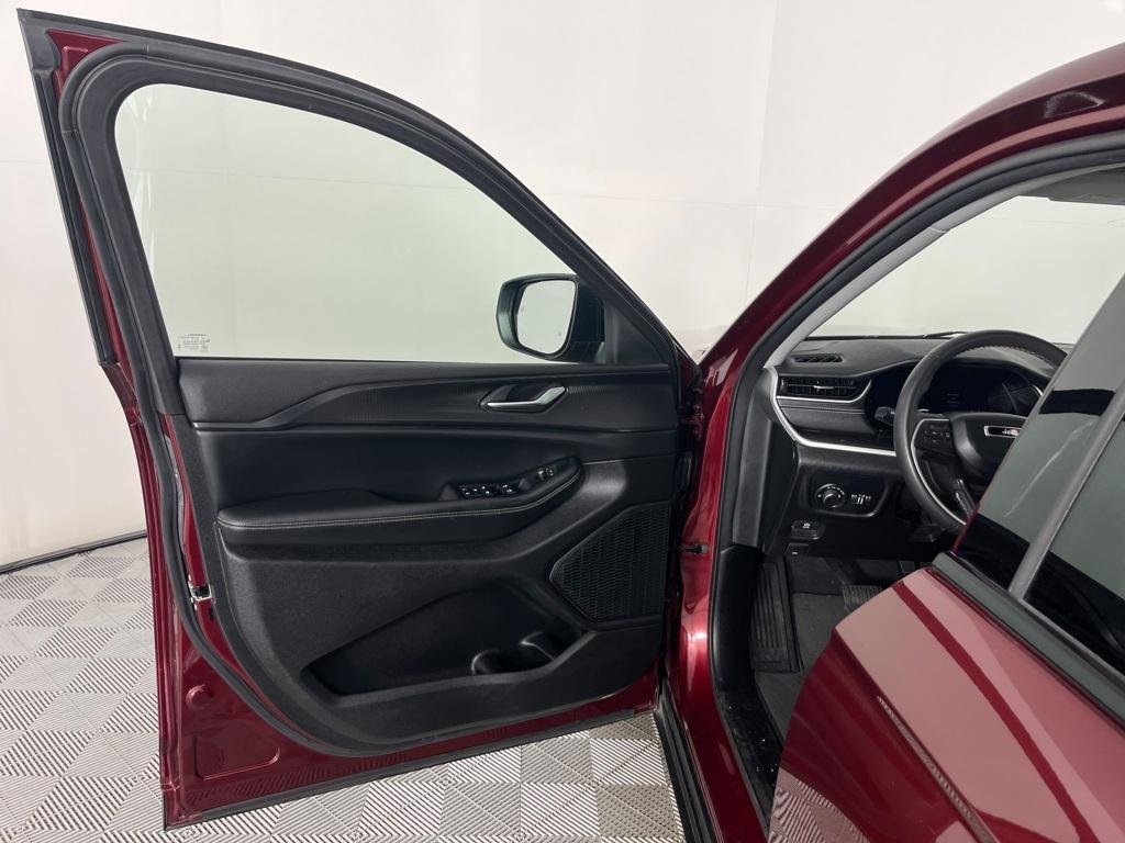 used 2023 Jeep Grand Cherokee car, priced at $21,992