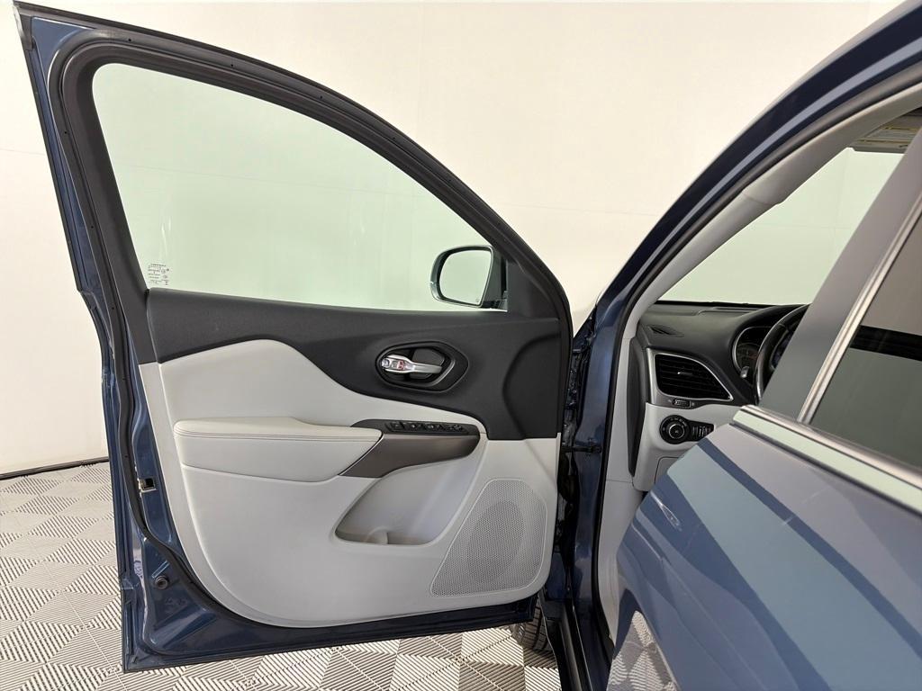 used 2021 Jeep Cherokee car, priced at $14,291