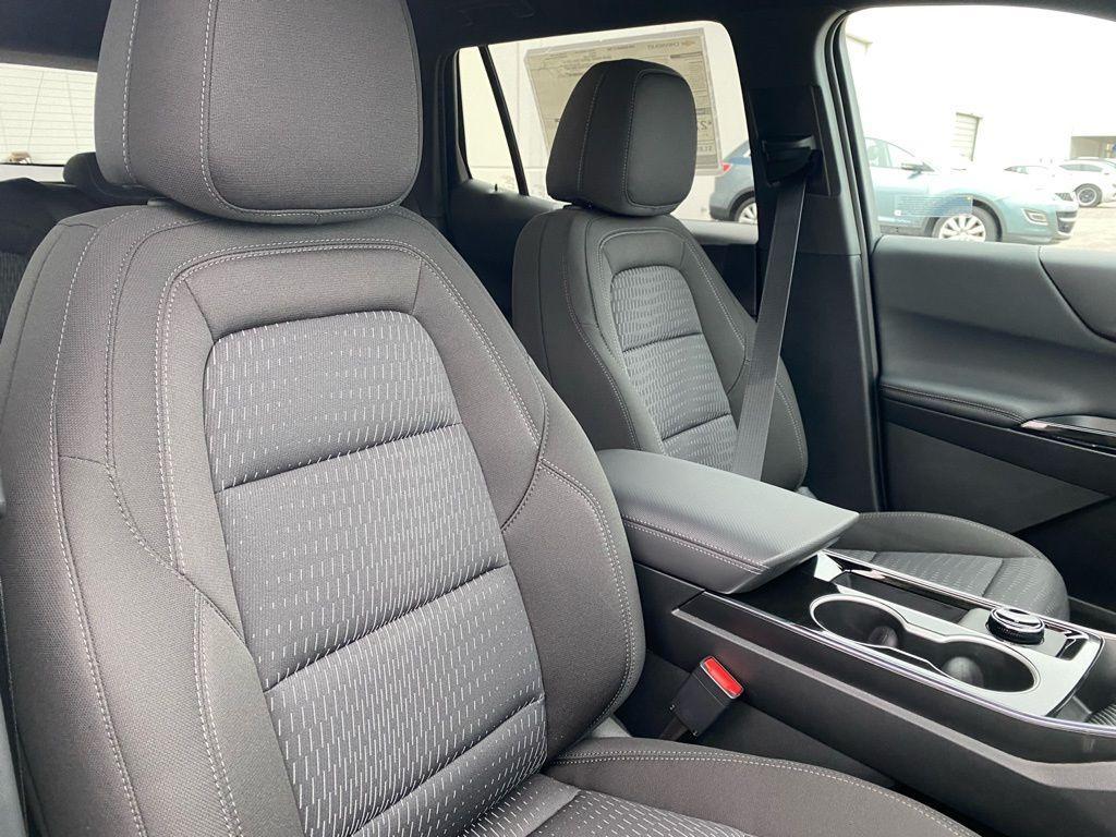 new 2026 Chevrolet Equinox car, priced at $32,660