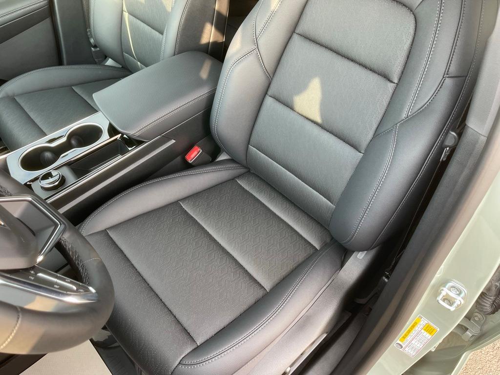 new 2026 Chevrolet Equinox car, priced at $32,870