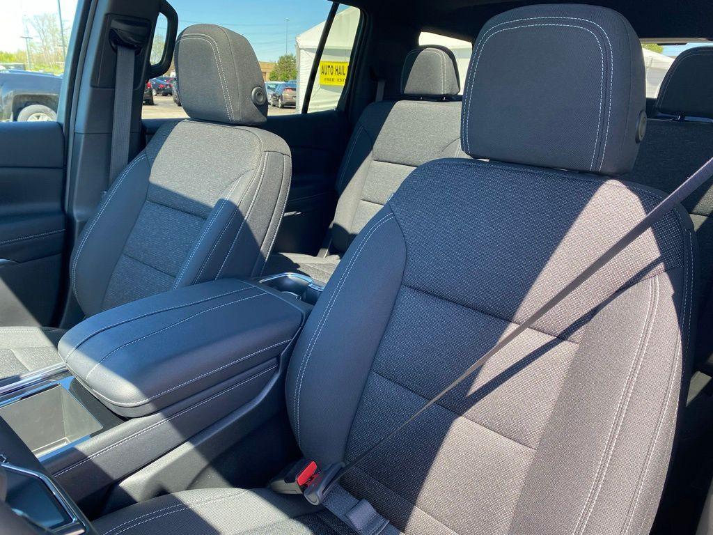 new 2026 Chevrolet Traverse car, priced at $48,945