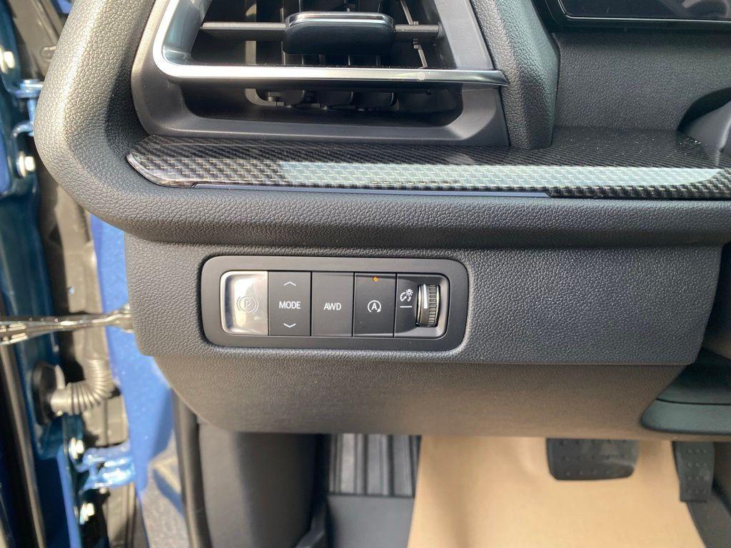 new 2026 Chevrolet Traverse car, priced at $61,020