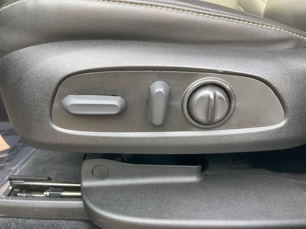 used 2023 Chevrolet Traverse car, priced at $32,999