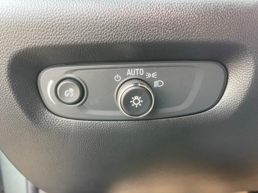 used 2023 Chevrolet Traverse car, priced at $32,999