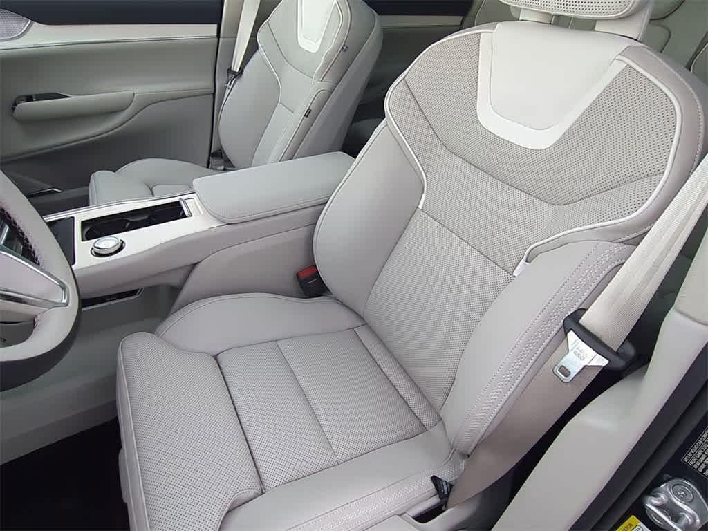 new 2025 Volvo EX90 car, priced at $89,080