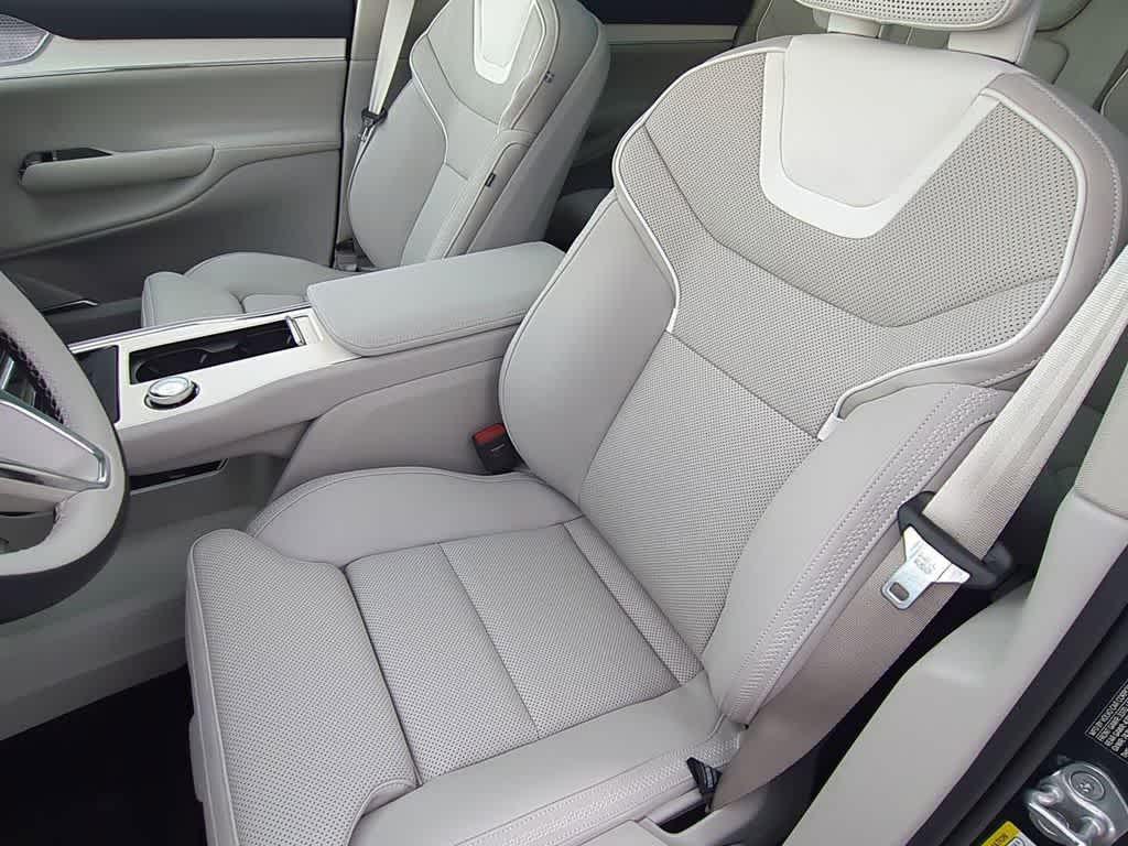 new 2025 Volvo EX90 car, priced at $89,080
