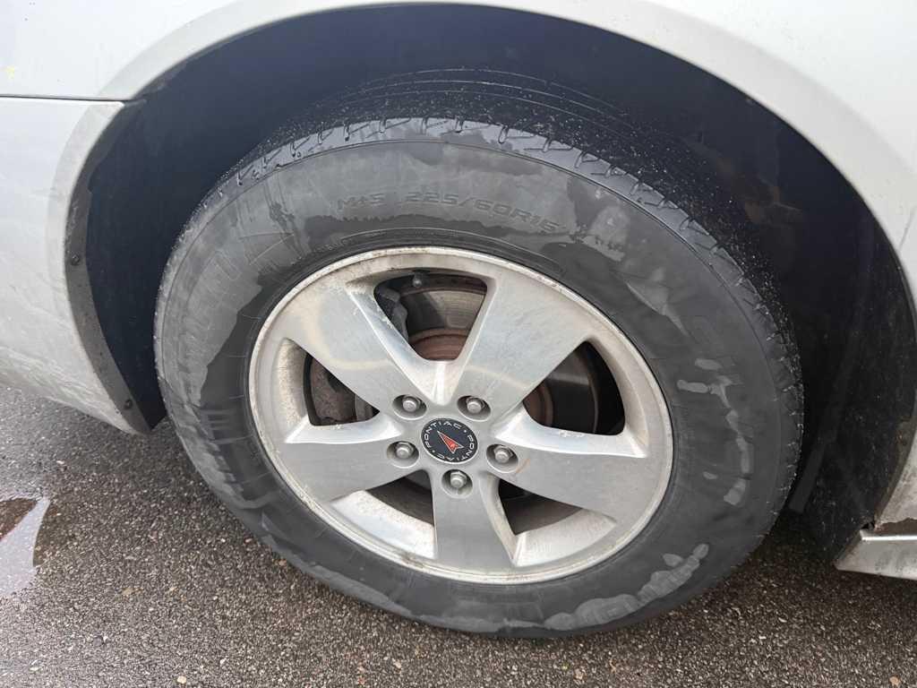 used 2006 Pontiac Grand Prix car, priced at $3,599