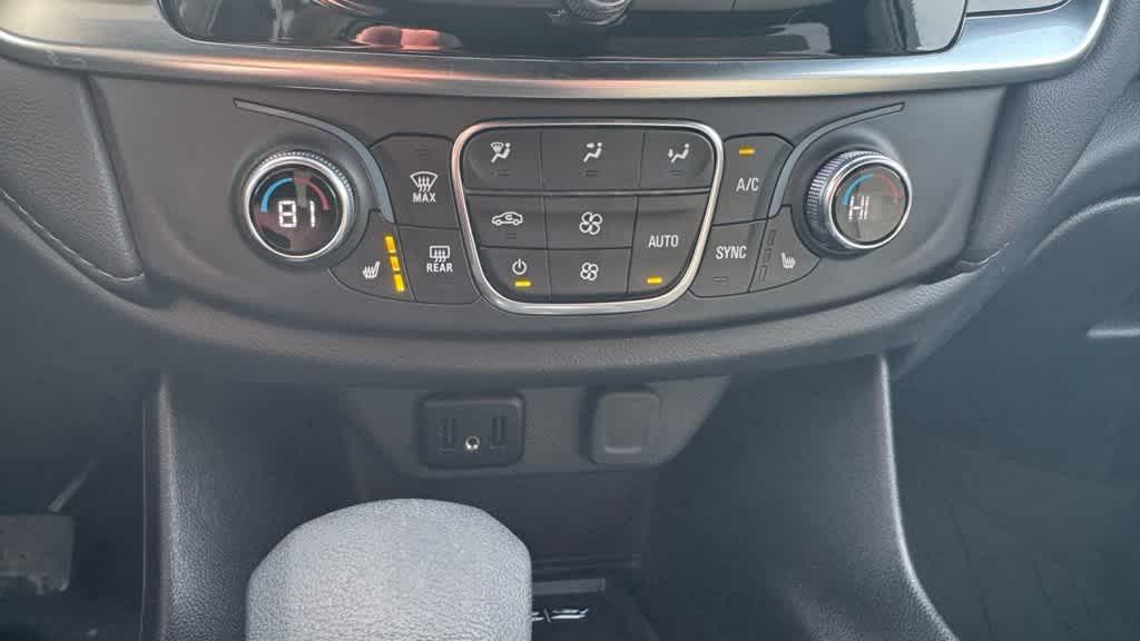 used 2024 Chevrolet Traverse car, priced at $34,499