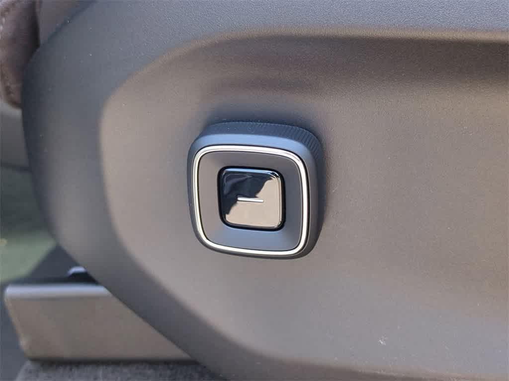 new 2025 Volvo EX90 car, priced at $90,033