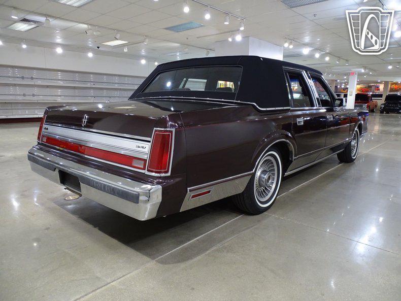 used 1988 Lincoln Town Car car, priced at $10,500