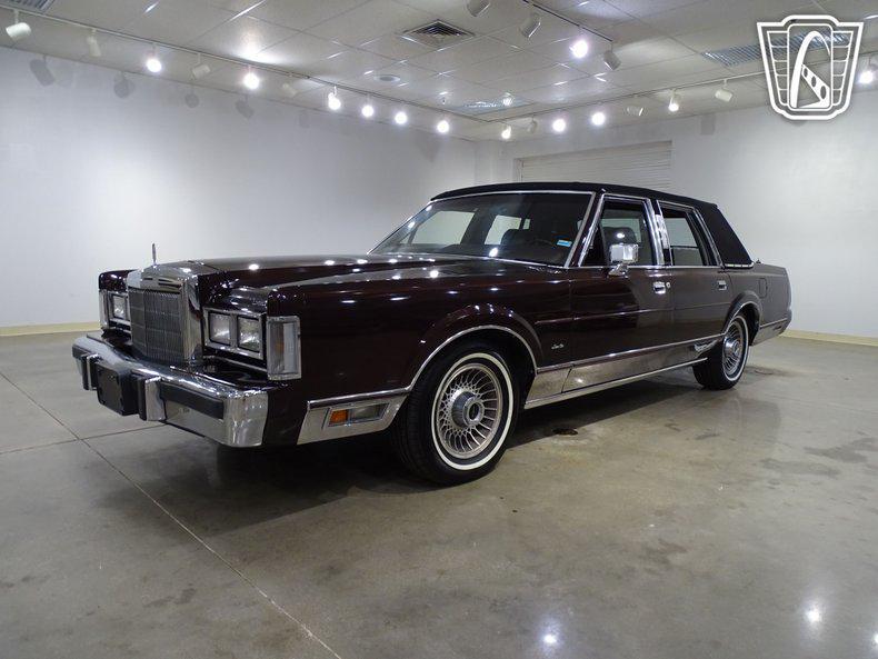 used 1988 Lincoln Town Car car, priced at $10,500
