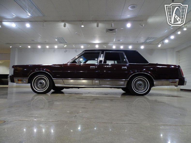used 1988 Lincoln Town Car car, priced at $10,500