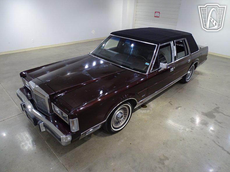 used 1988 Lincoln Town Car car, priced at $10,500