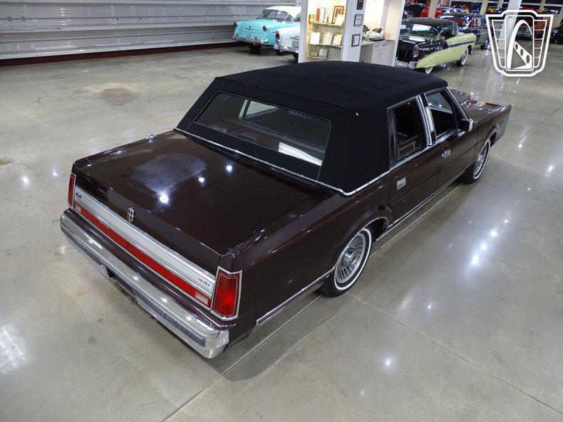 used 1988 Lincoln Town Car car, priced at $10,500