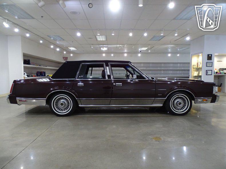 used 1988 Lincoln Town Car car, priced at $10,500