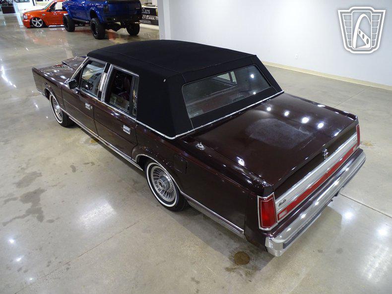 used 1988 Lincoln Town Car car, priced at $10,500