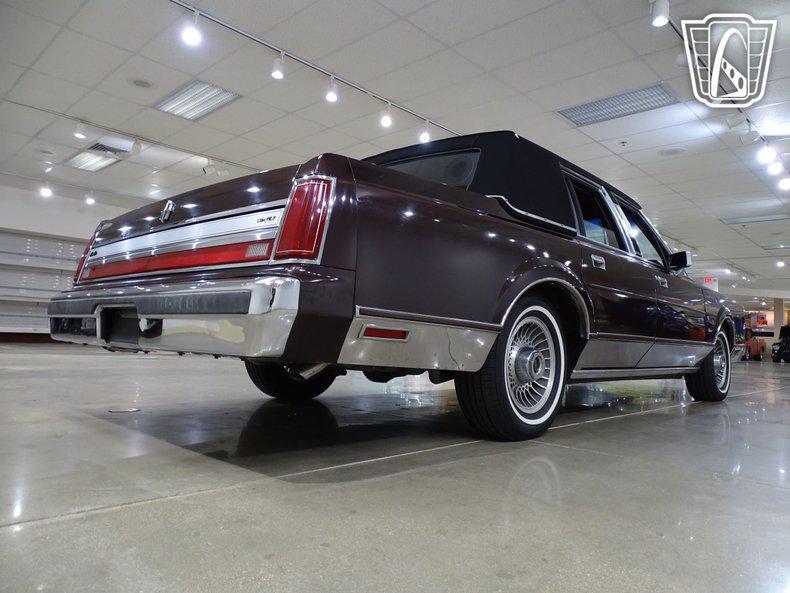 used 1988 Lincoln Town Car car, priced at $10,500