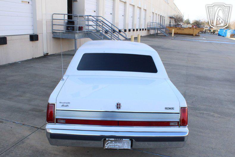 used 1989 Lincoln Town Car car, priced at $20,500