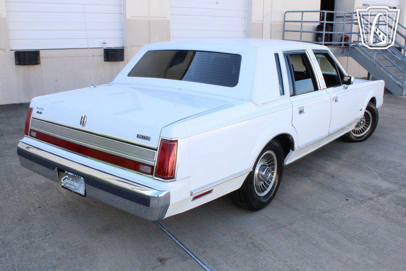 used 1989 Lincoln Town Car car, priced at $20,500