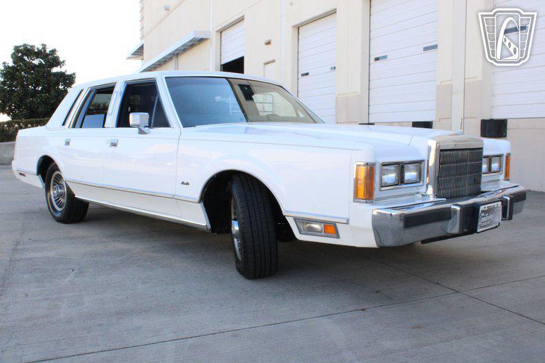 used 1989 Lincoln Town Car car, priced at $20,500