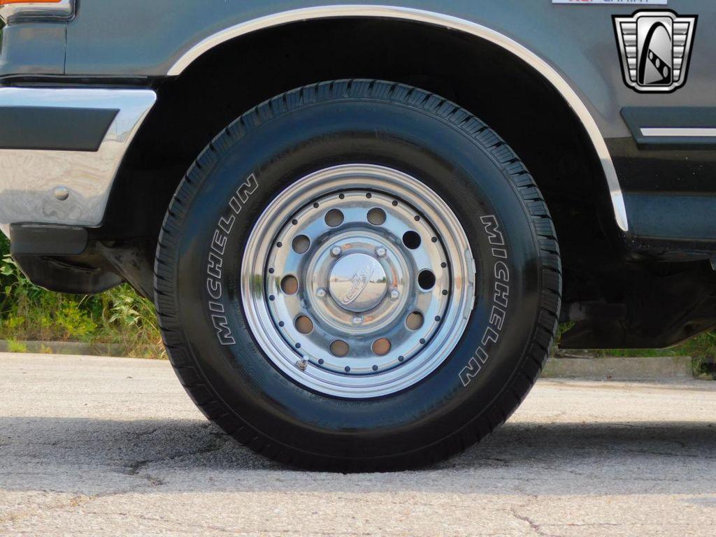 1989 Black Ford F-150
