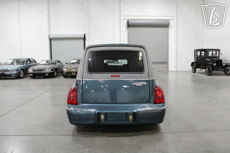 used 2001 Lincoln Town Car car, priced at $8,500