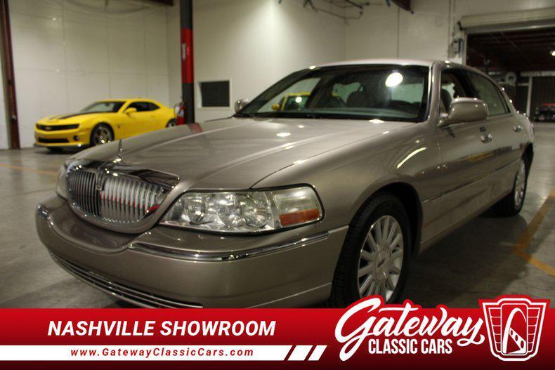 used 2003 Lincoln Town Car car, priced at $13,500