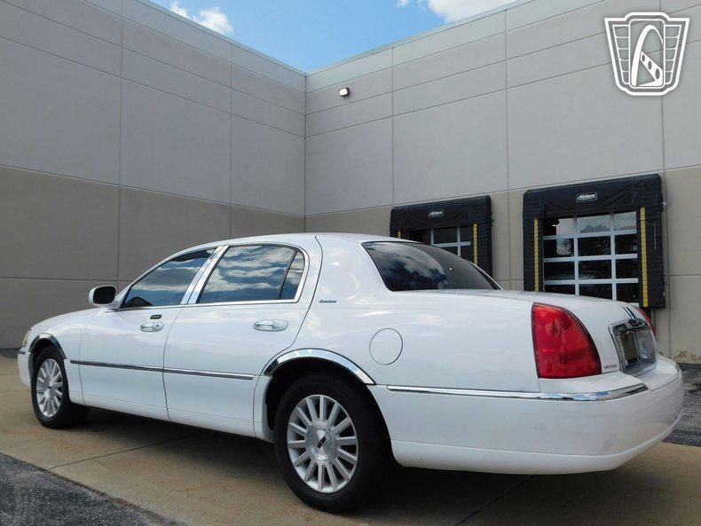 used 2003 Lincoln Town Car car, priced at $6,000