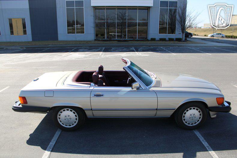 used 1989 Mercedes-Benz 560SL car, priced at $46,000