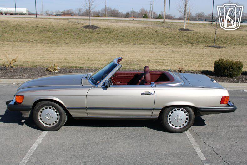 used 1989 Mercedes-Benz 560SL car, priced at $46,000