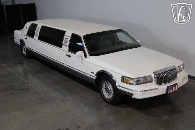 used 1996 Lincoln Town Car car, priced at $21,500