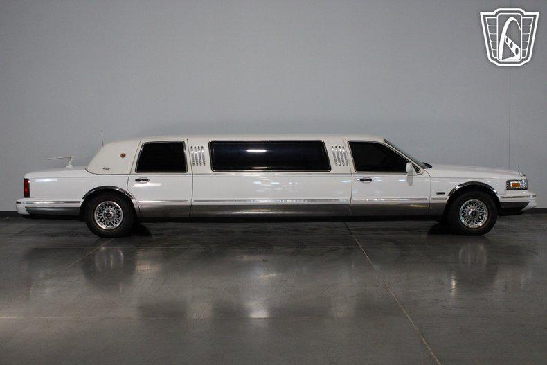 used 1996 Lincoln Town Car car, priced at $21,500
