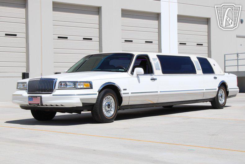 used 1996 Lincoln Town Car car, priced at $21,500